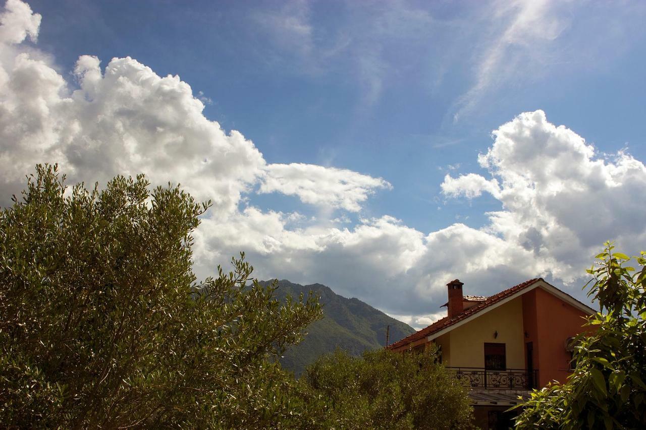 Pomegranate Tree House - Meteora Guest House Калампака Екстериор снимка